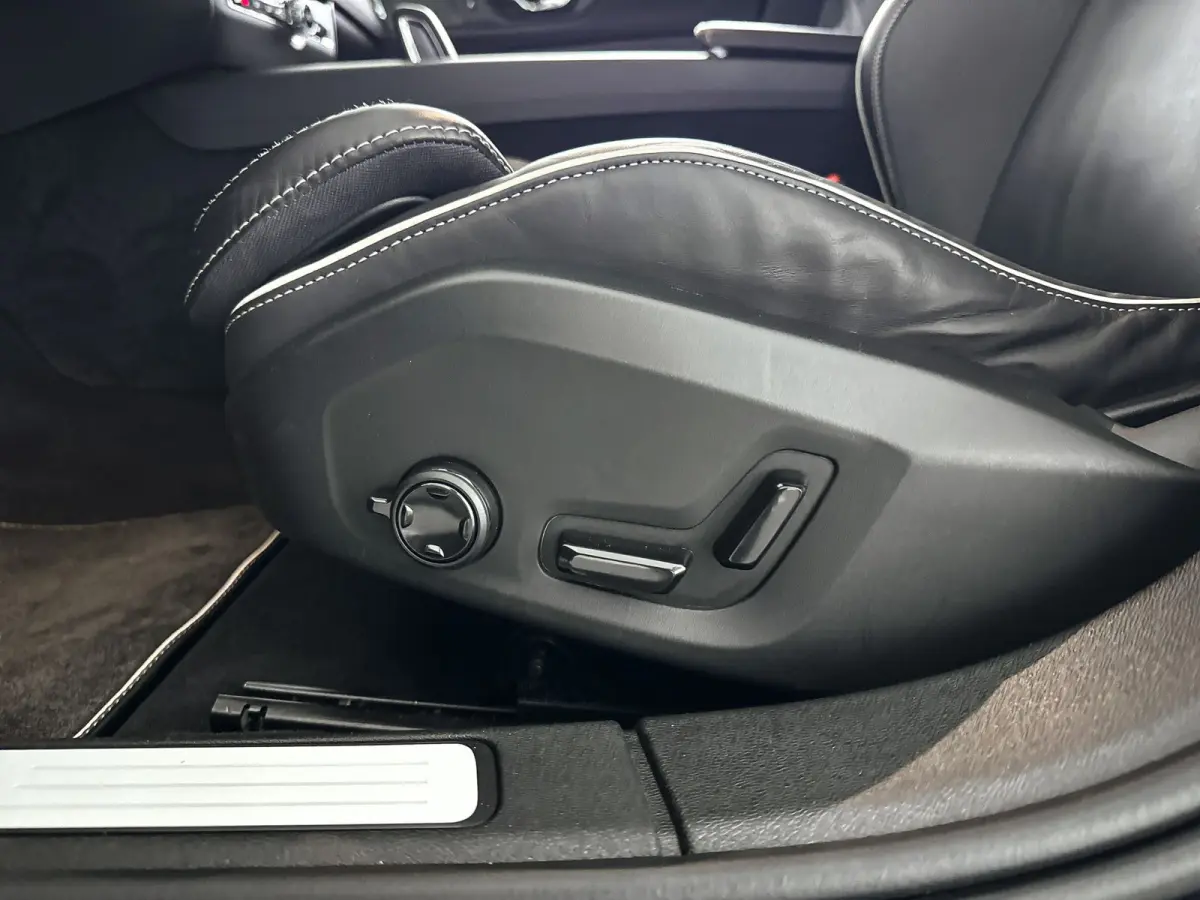 B4 R-Design | Parkeercamera | Harman Kardon | Stoel- en stuurverwarming | Trekhaak