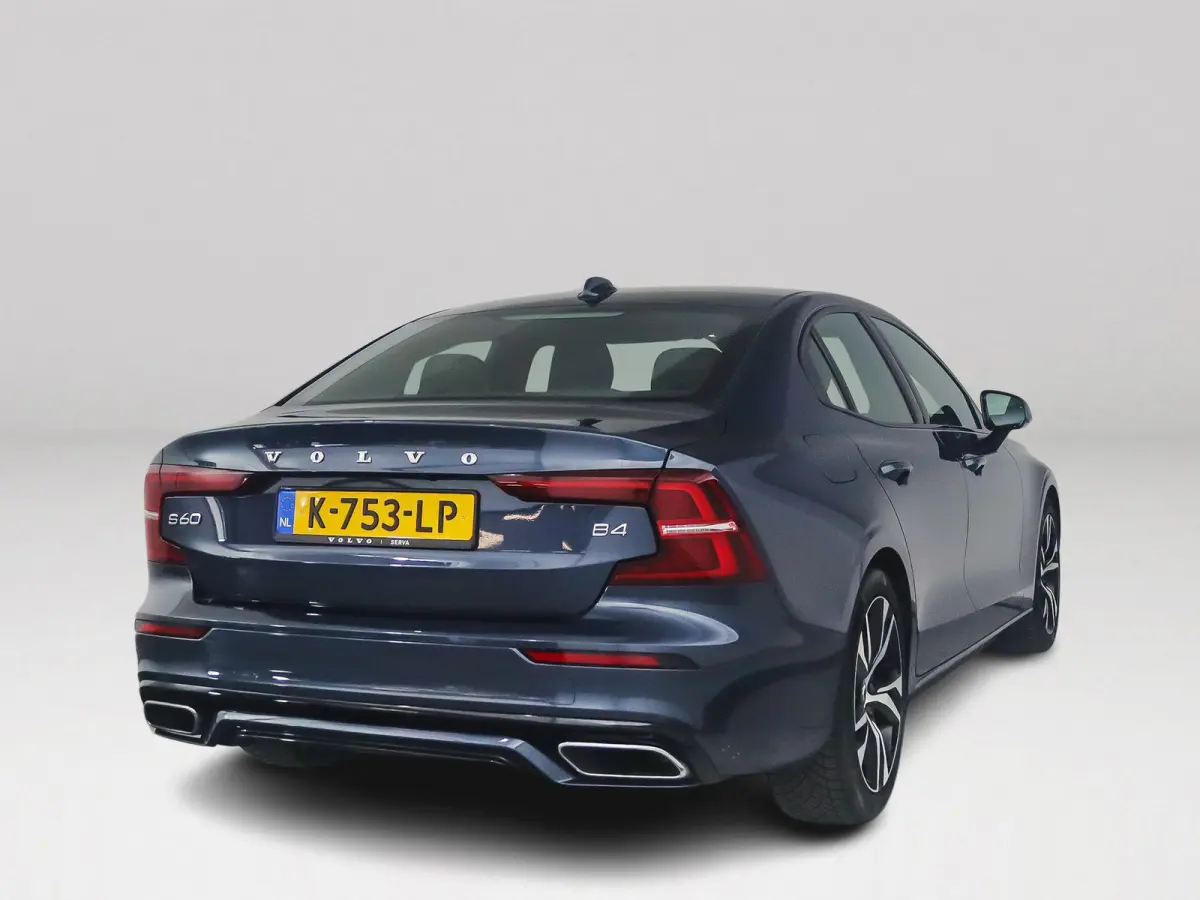 B4 R-Design | Parkeercamera | Harman Kardon | Stoel- en stuurverwarming | Trekhaak