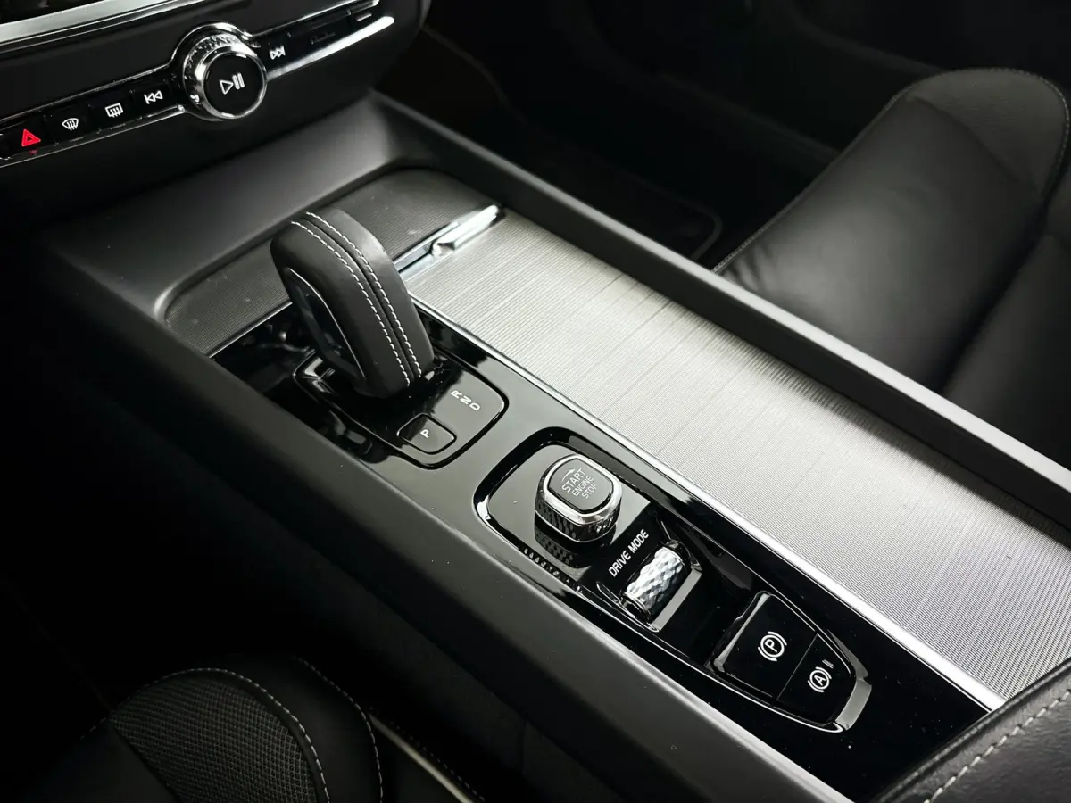 B4 R-Design | Parkeercamera | Harman Kardon | Stoel- en stuurverwarming | Trekhaak