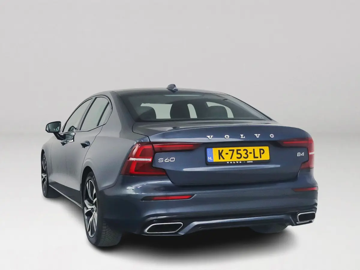B4 R-Design | Parkeercamera | Harman Kardon | Stoel- en stuurverwarming | Trekhaak