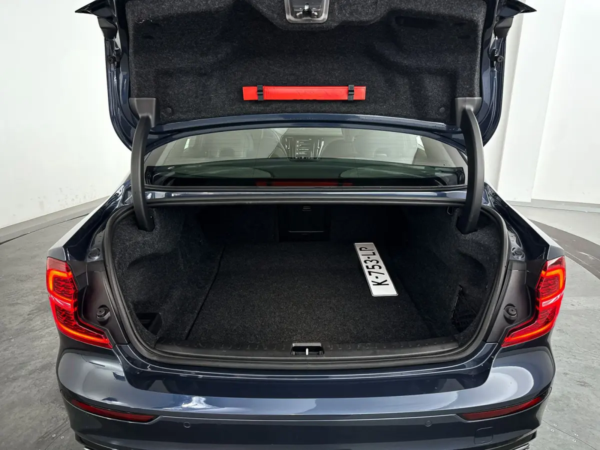 B4 R-Design | Parkeercamera | Harman Kardon | Stoel- en stuurverwarming | Trekhaak