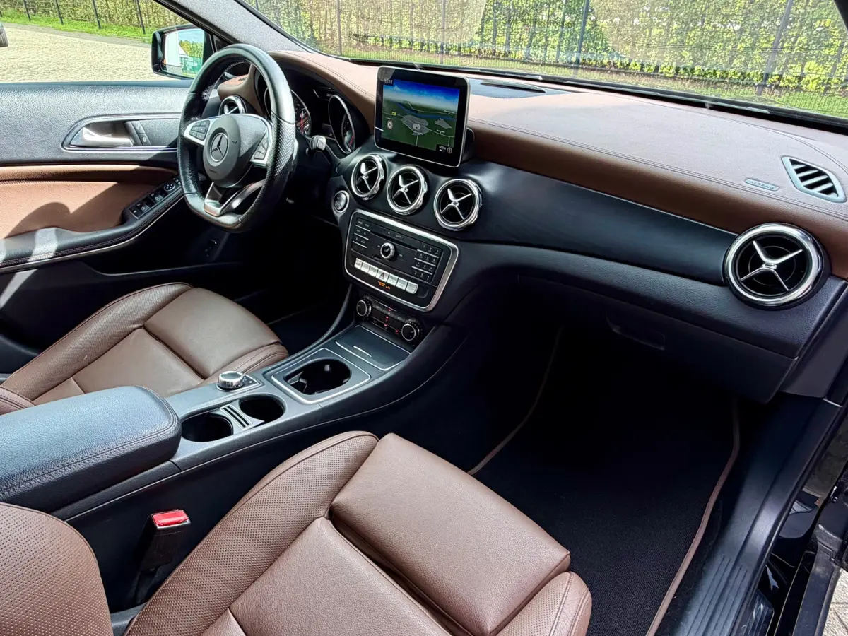 180 AMG Line Automaat| 2018 | 66.111 km | Leder | CarPlay | 19”