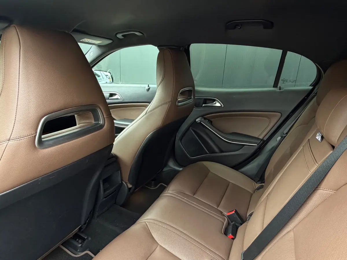 180 AMG Line Automaat| 2018 | 66.111 km | Leder | CarPlay | 19”