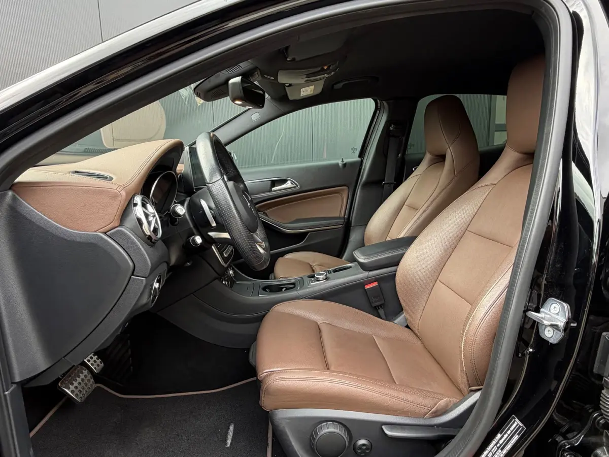 180 AMG Line Automaat| 2018 | 66.111 km | Leder | CarPlay | 19”