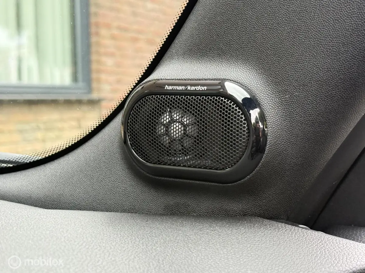 1.5 Cabrio Edition Half leer Navi Carplay Virtual HUD Harman Kardon Dealer onderhouden