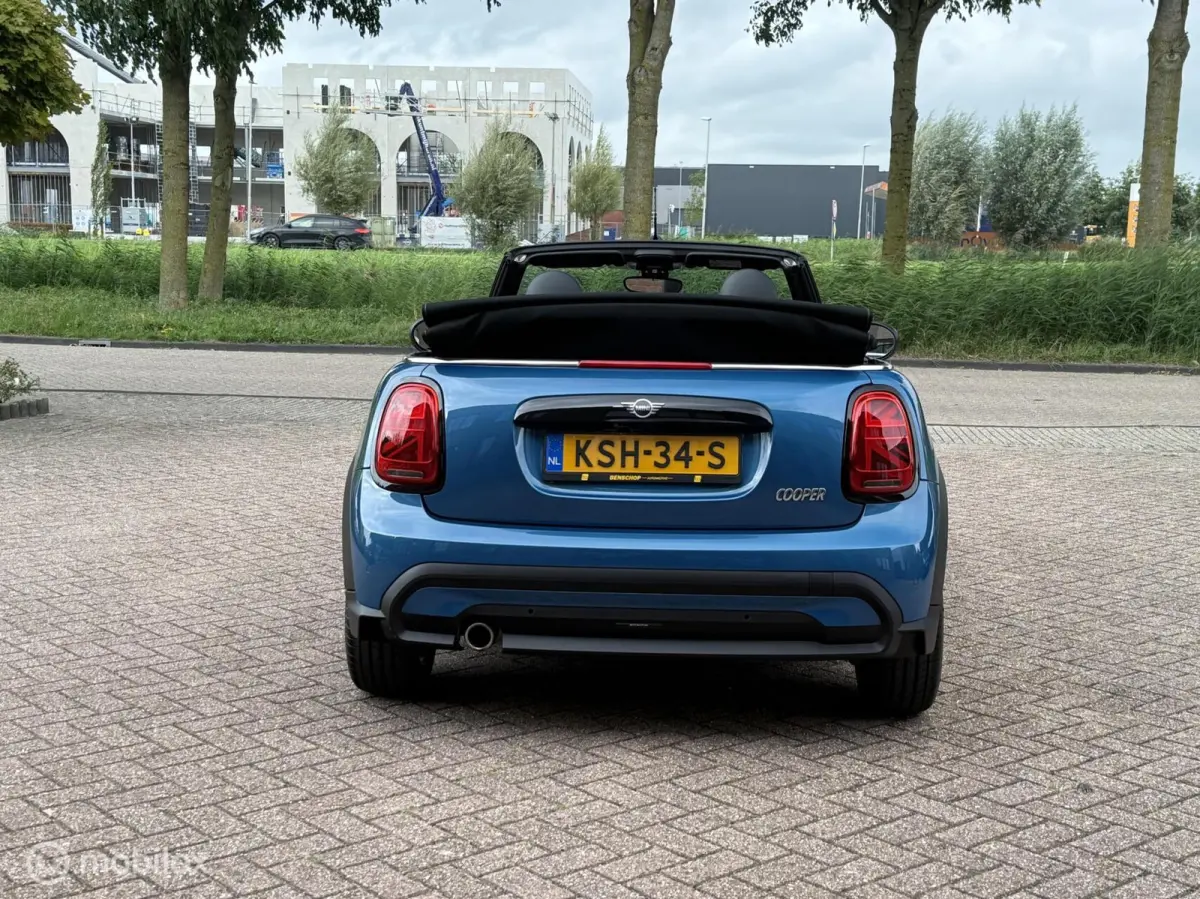 1.5 Cabrio Edition Half leer Navi Carplay Virtual HUD Harman Kardon Dealer onderhouden