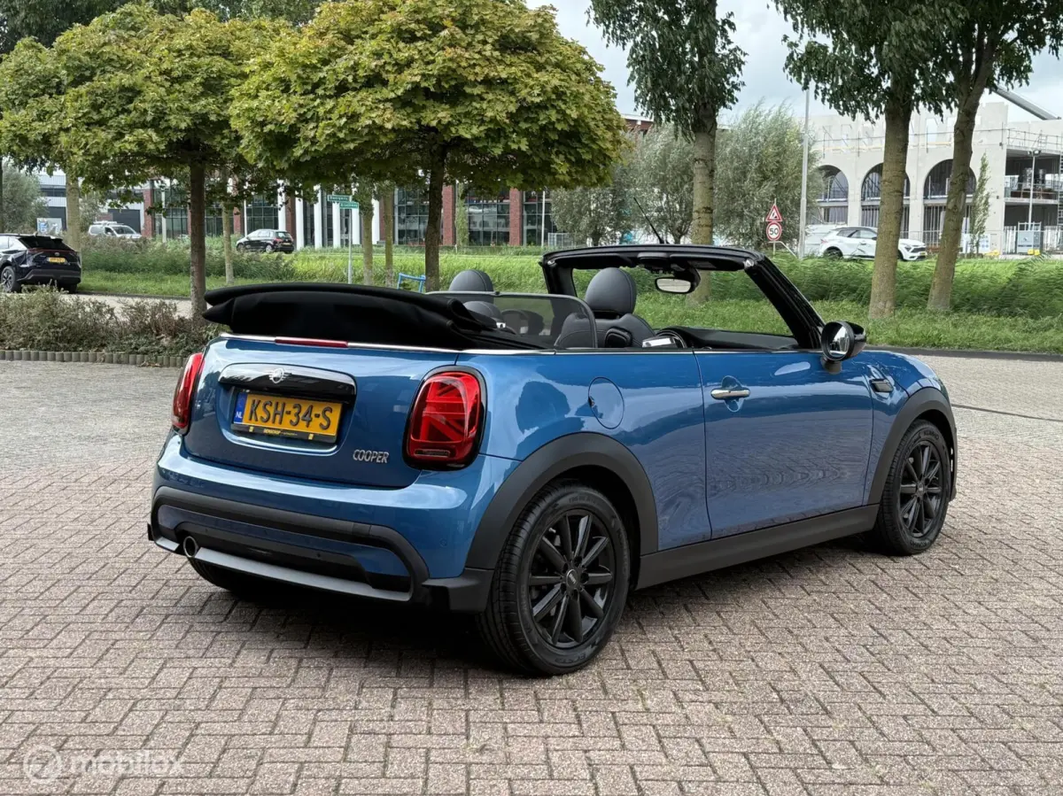1.5 Cabrio Edition Half leer Navi Carplay Virtual HUD Harman Kardon Dealer onderhouden