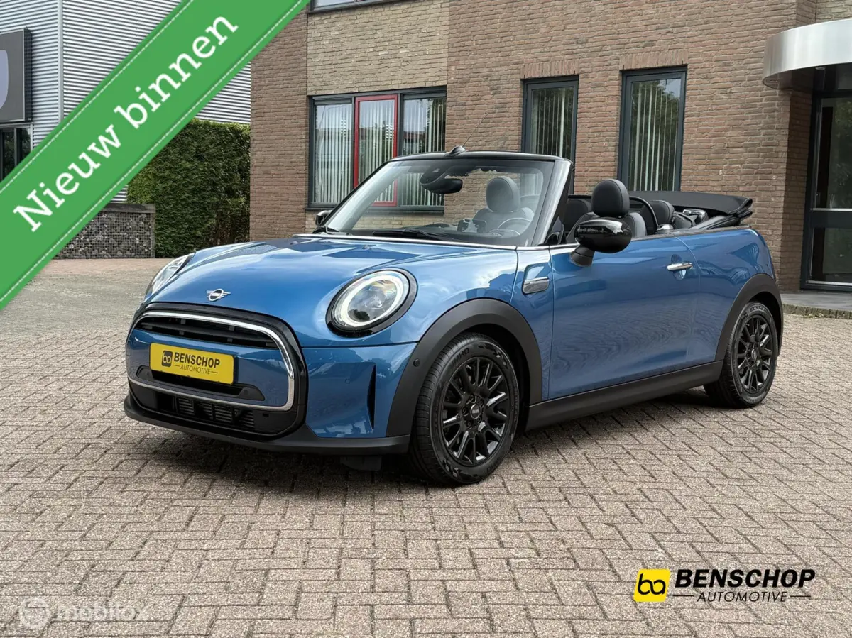 1.5 Cabrio Edition Half leer Navi Carplay Virtual HUD Harman Kardon Dealer onderhouden