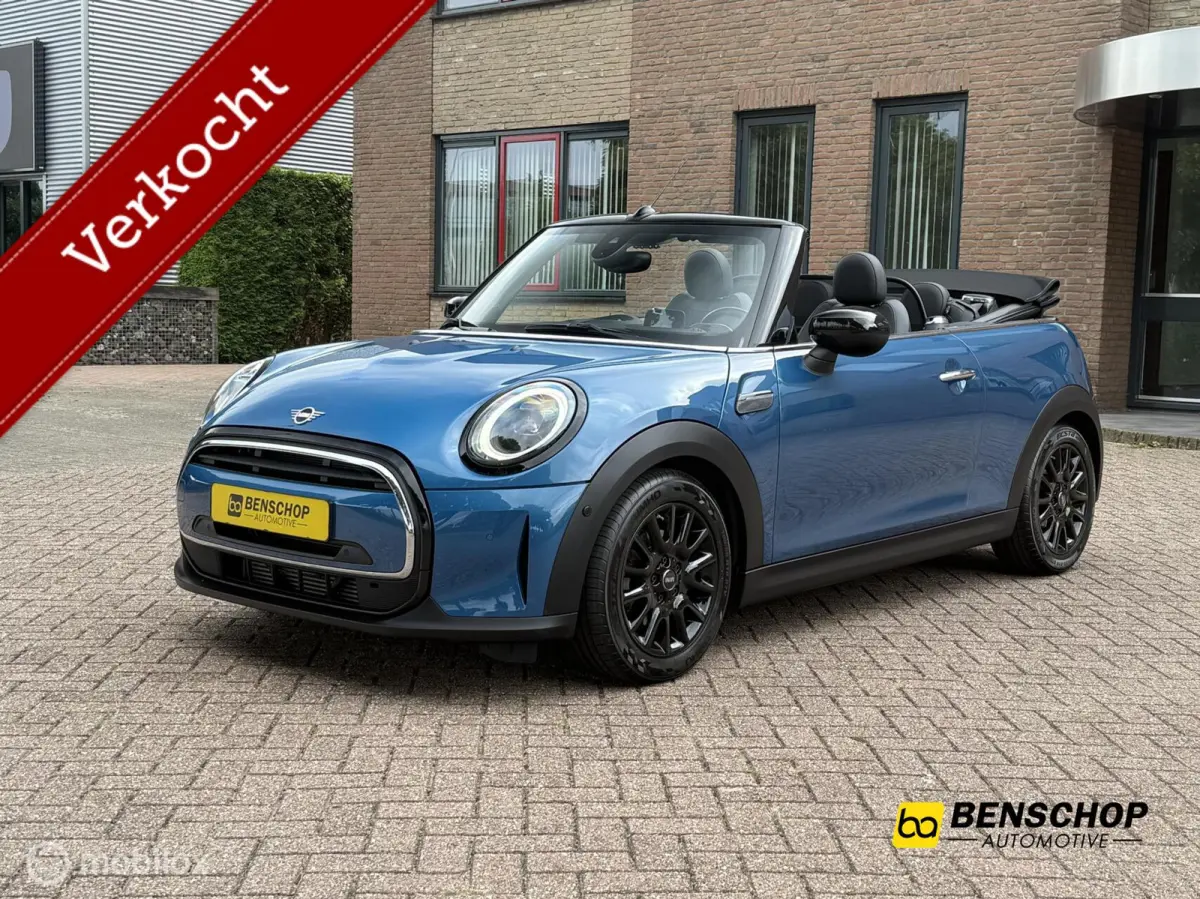 1.5 Cabrio Edition Half leer Navi Carplay Virtual HUD Harman Kardon Dealer onderhouden