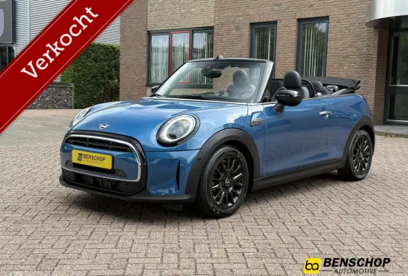 1.5 Cabrio Edition Half leer Navi Carplay Virtual HUD Harman Kardon Dealer onderhouden