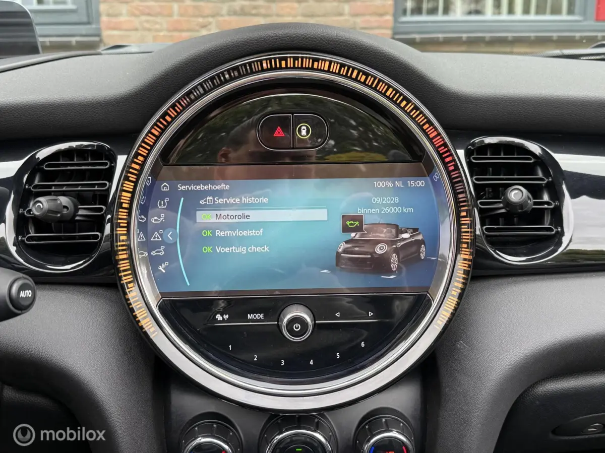 1.5 Cabrio Edition Half leer Navi Carplay Virtual HUD Harman Kardon Dealer onderhouden