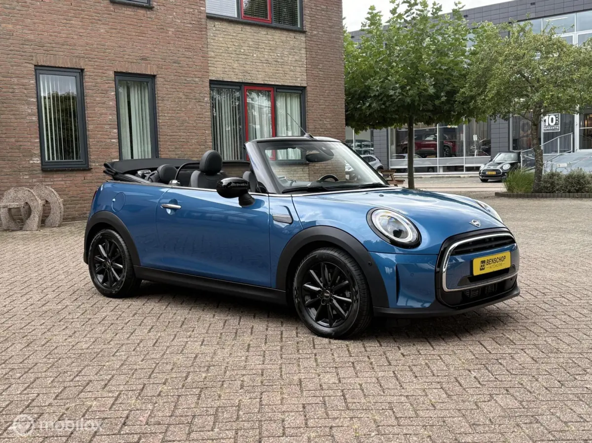 1.5 Cabrio Edition Half leer Navi Carplay Virtual HUD Harman Kardon Dealer onderhouden