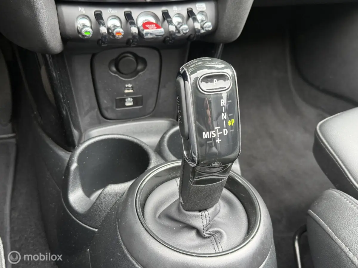 1.5 Cabrio Edition Half leer Navi Carplay Virtual HUD Harman Kardon Dealer onderhouden