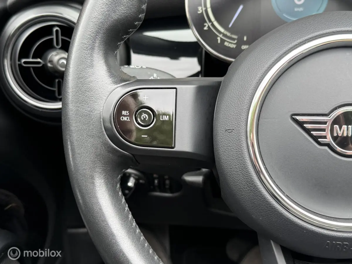 1.5 Cabrio Edition Half leer Navi Carplay Virtual HUD Harman Kardon Dealer onderhouden