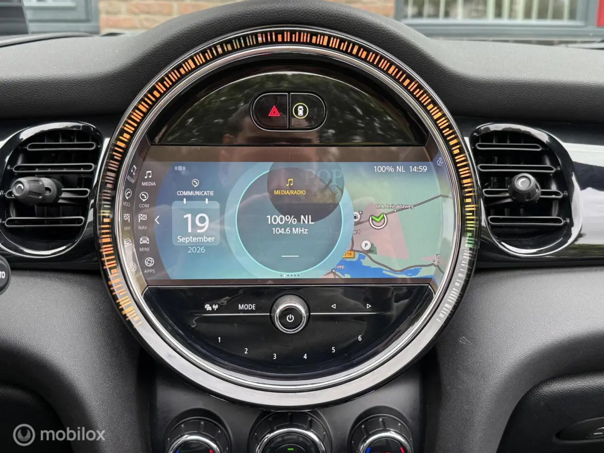 1.5 Cabrio Edition Half leer Navi Carplay Virtual HUD Harman Kardon Dealer onderhouden