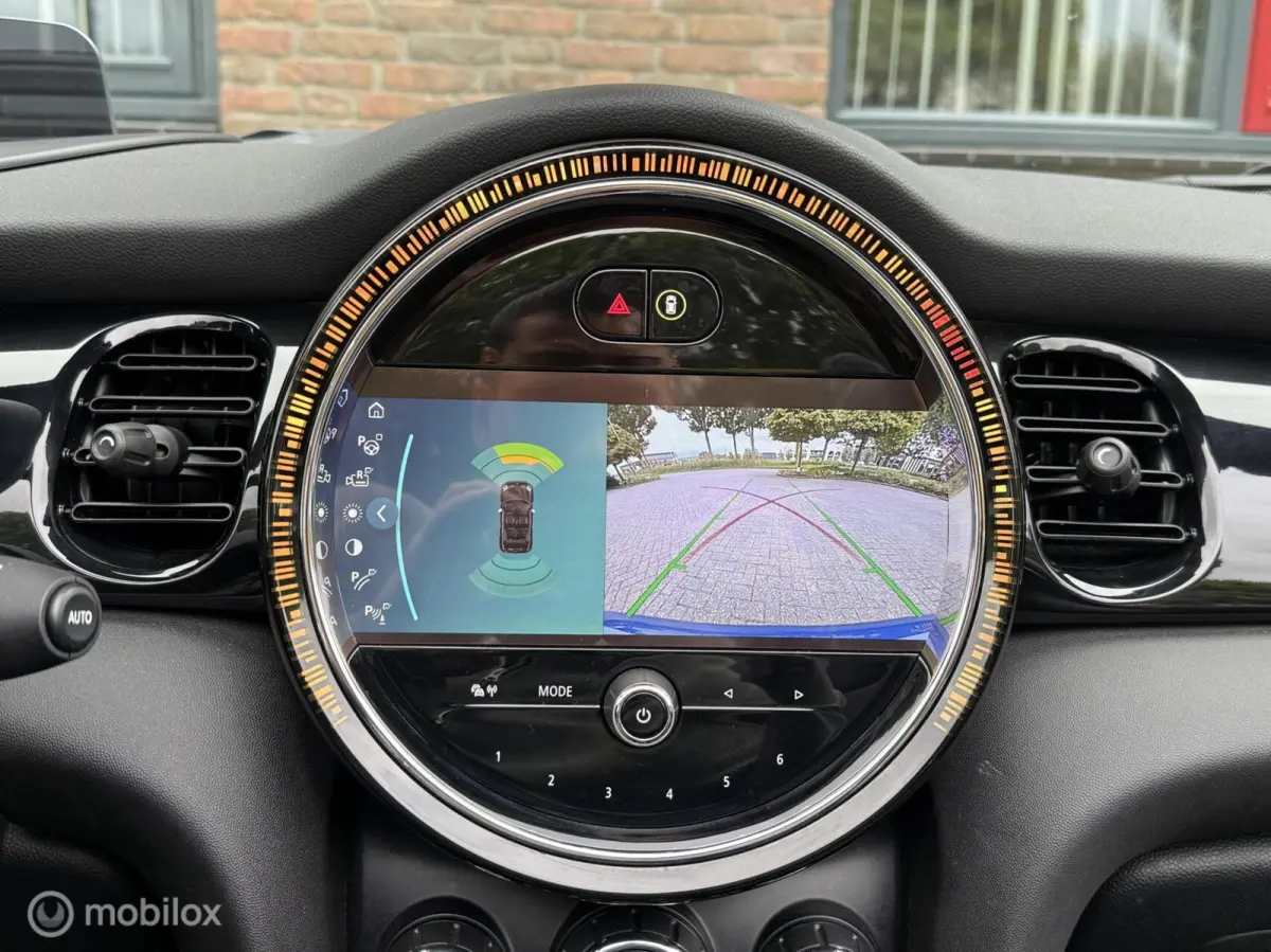 1.5 Cabrio Edition Half leer Navi Carplay Virtual HUD Harman Kardon Dealer onderhouden