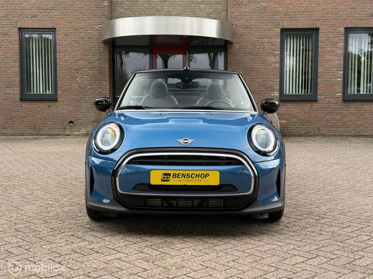 1.5 Cabrio Edition Half leer Navi Carplay Virtual HUD Harman Kardon Dealer onderhouden