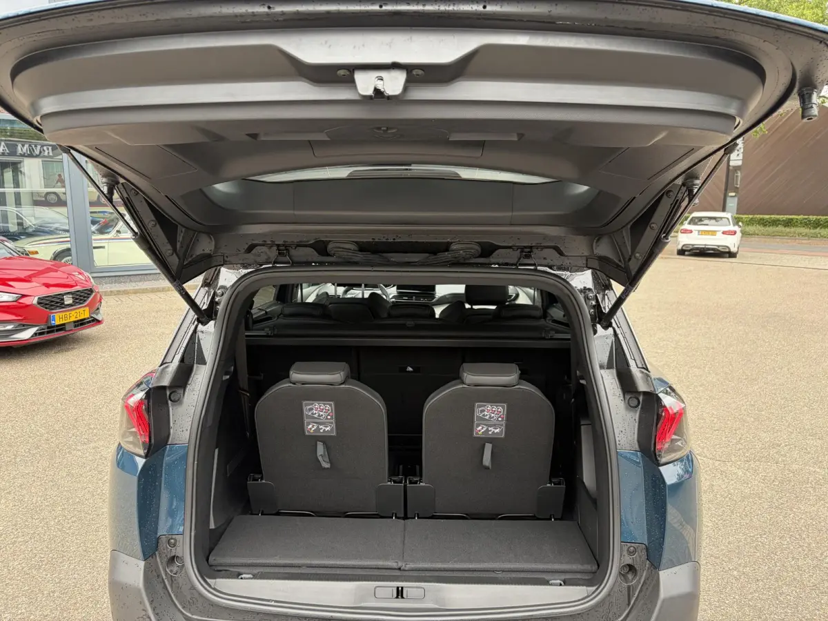 1.2 GT HYBRID 136 7 PERSOONS| VAN:33.900,- VOOR:29.877,- UW HERFSTVOORDEEL:4.023,-| ADAPTIVE CRUISE CONTROL| 12.000KM! | STOELVERWARMING| RIJKLAARPRIJS INCL. 12 MND BOVAG GARANTIE|