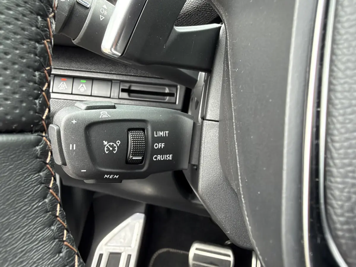1.2 GT HYBRID 136 7 PERSOONS| VAN:33.900,- VOOR:29.877,- UW HERFSTVOORDEEL:4.023,-| ADAPTIVE CRUISE CONTROL| 12.000KM! | STOELVERWARMING| RIJKLAARPRIJS INCL. 12 MND BOVAG GARANTIE|