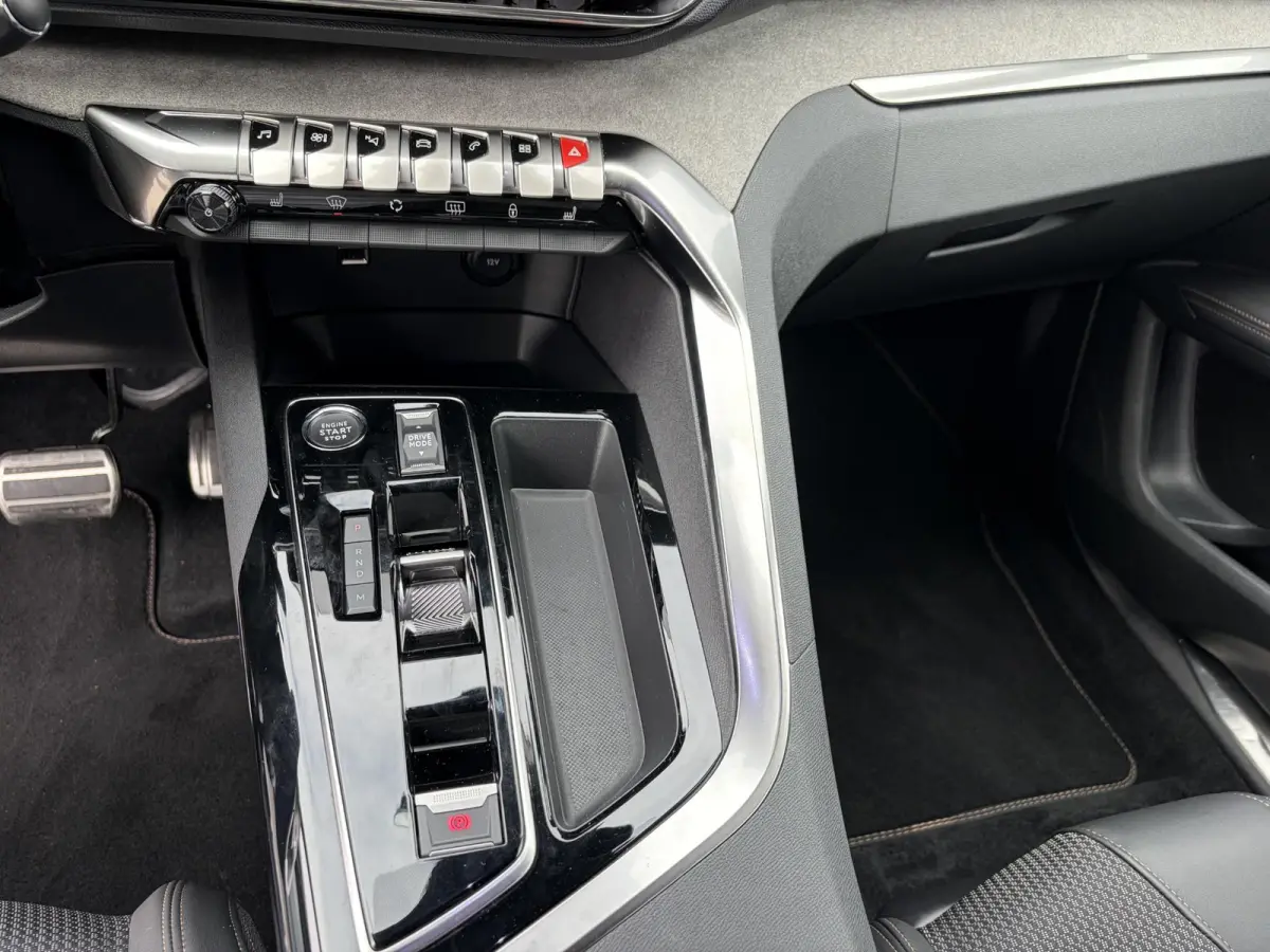 1.2 GT HYBRID 136 7 PERSOONS| VAN:33.900,- VOOR:29.877,- UW HERFSTVOORDEEL:4.023,-| ADAPTIVE CRUISE CONTROL| 12.000KM! | STOELVERWARMING| RIJKLAARPRIJS INCL. 12 MND BOVAG GARANTIE|