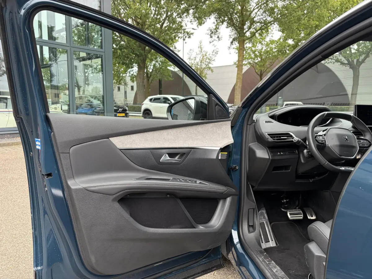1.2 GT HYBRID 136 7 PERSOONS| VAN:33.900,- VOOR:29.877,- UW HERFSTVOORDEEL:4.023,-| ADAPTIVE CRUISE CONTROL| 12.000KM! | STOELVERWARMING| RIJKLAARPRIJS INCL. 12 MND BOVAG GARANTIE|