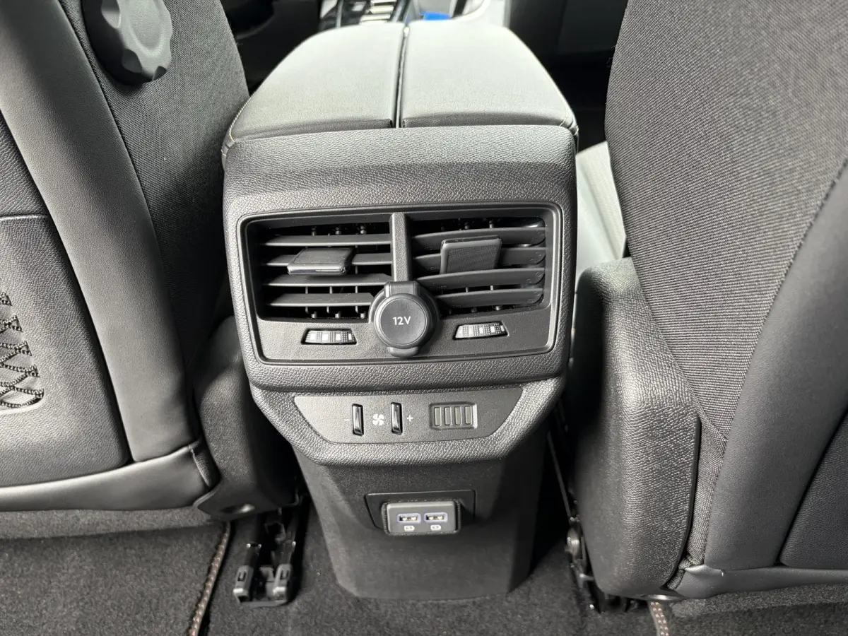 1.2 GT HYBRID 136 7 PERSOONS| VAN:33.900,- VOOR:29.877,- UW HERFSTVOORDEEL:4.023,-| ADAPTIVE CRUISE CONTROL| 12.000KM! | STOELVERWARMING| RIJKLAARPRIJS INCL. 12 MND BOVAG GARANTIE|