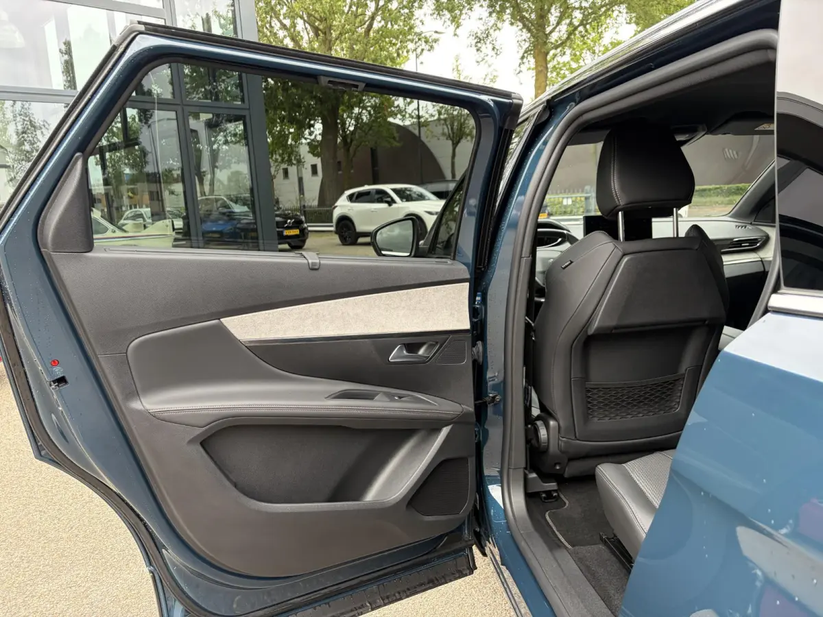 1.2 GT HYBRID 136 7 PERSOONS| VAN:33.900,- VOOR:29.877,- UW HERFSTVOORDEEL:4.023,-| ADAPTIVE CRUISE CONTROL| 12.000KM! | STOELVERWARMING| RIJKLAARPRIJS INCL. 12 MND BOVAG GARANTIE|