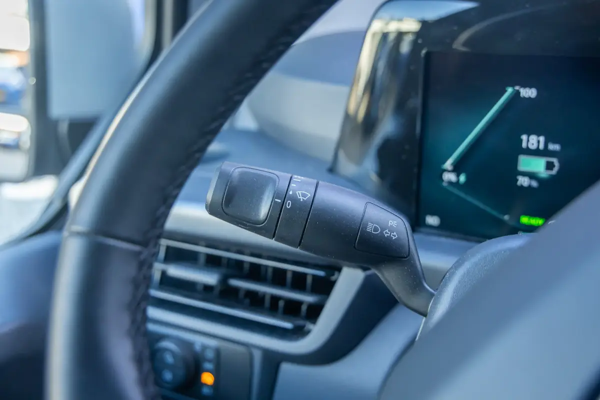 340 L2H1 Sport 71 kWh | Camera | Apple Carplay/Android Auto | Cruise adaptief | Stuur/stoel/voorruit verwarming | Keyless entry/start | Digitaal dashboard | Achteruitrijcamera | Apple Carpla