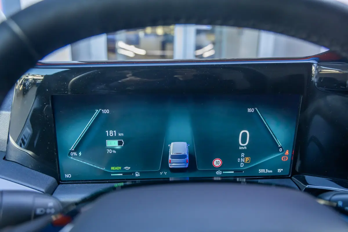 340 L2H1 Sport 71 kWh | Camera | Apple Carplay/Android Auto | Cruise adaptief | Stuur/stoel/voorruit verwarming | Keyless entry/start | Digitaal dashboard | Achteruitrijcamera | Apple Carpla