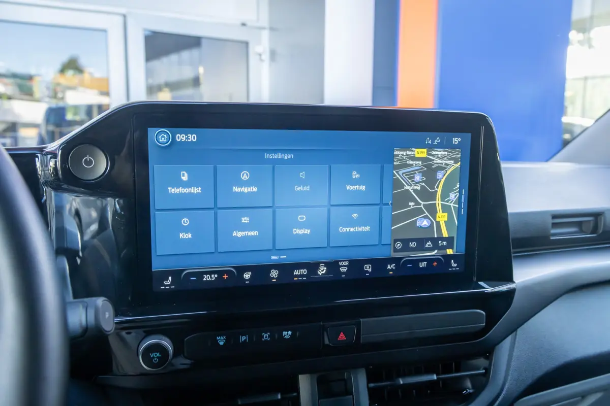 340 L2H1 Sport 71 kWh | Camera | Apple Carplay/Android Auto | Cruise adaptief | Stuur/stoel/voorruit verwarming | Keyless entry/start | Digitaal dashboard | Achteruitrijcamera | Apple Carpla