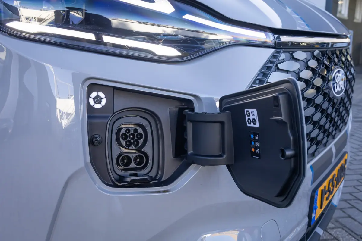 340 L2H1 Sport 71 kWh | Camera | Apple Carplay/Android Auto | Cruise adaptief | Stuur/stoel/voorruit verwarming | Keyless entry/start | Digitaal dashboard | Achteruitrijcamera | Apple Carpla