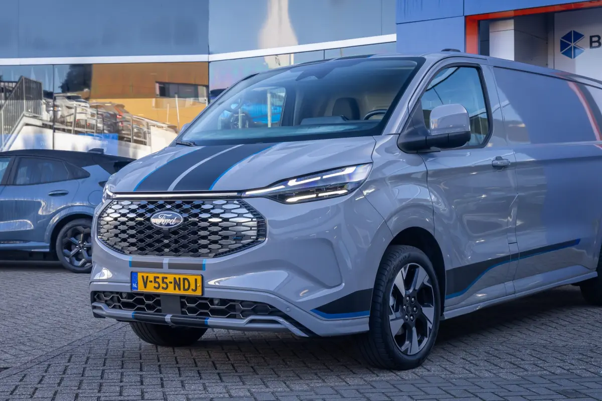 340 L2H1 Sport 71 kWh | Camera | Apple Carplay/Android Auto | Cruise adaptief | Stuur/stoel/voorruit verwarming | Keyless entry/start | Digitaal dashboard | Achteruitrijcamera | Apple Carpla