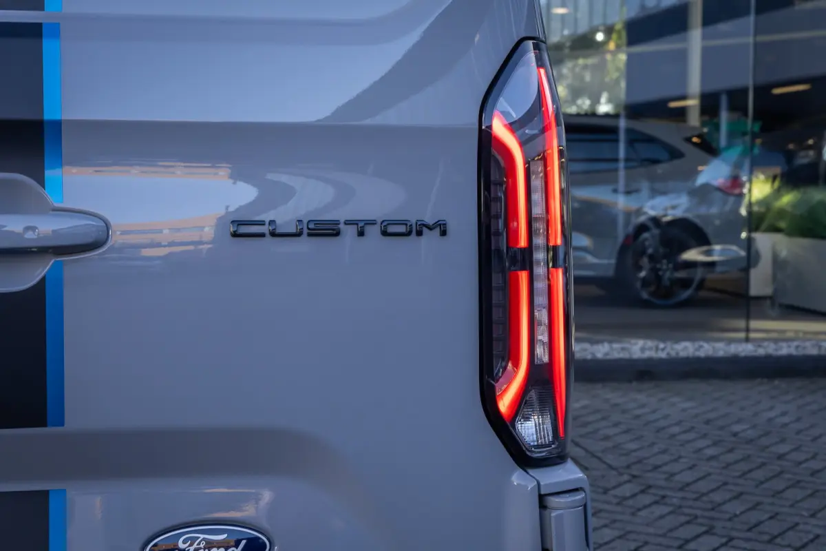 340 L2H1 Sport 71 kWh | Camera | Apple Carplay/Android Auto | Cruise adaptief | Stuur/stoel/voorruit verwarming | Keyless entry/start | Digitaal dashboard | Achteruitrijcamera | Apple Carpla