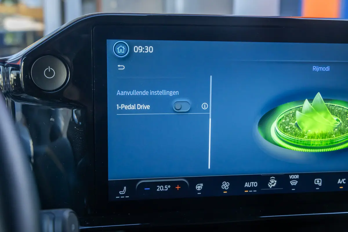 340 L2H1 Sport 71 kWh | Camera | Apple Carplay/Android Auto | Cruise adaptief | Stuur/stoel/voorruit verwarming | Keyless entry/start | Digitaal dashboard | Achteruitrijcamera | Apple Carpla