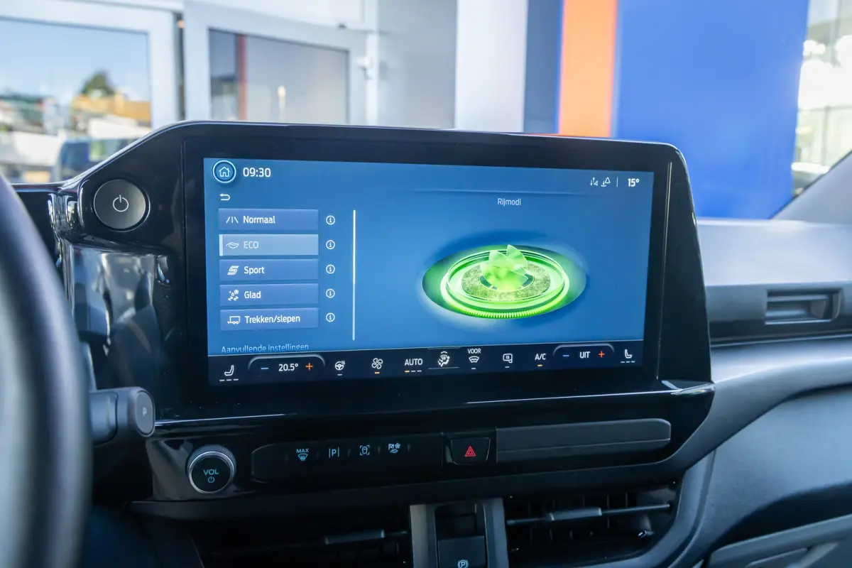 340 L2H1 Sport 71 kWh | Camera | Apple Carplay/Android Auto | Cruise adaptief | Stuur/stoel/voorruit verwarming | Keyless entry/start | Digitaal dashboard | Achteruitrijcamera | Apple Carpla