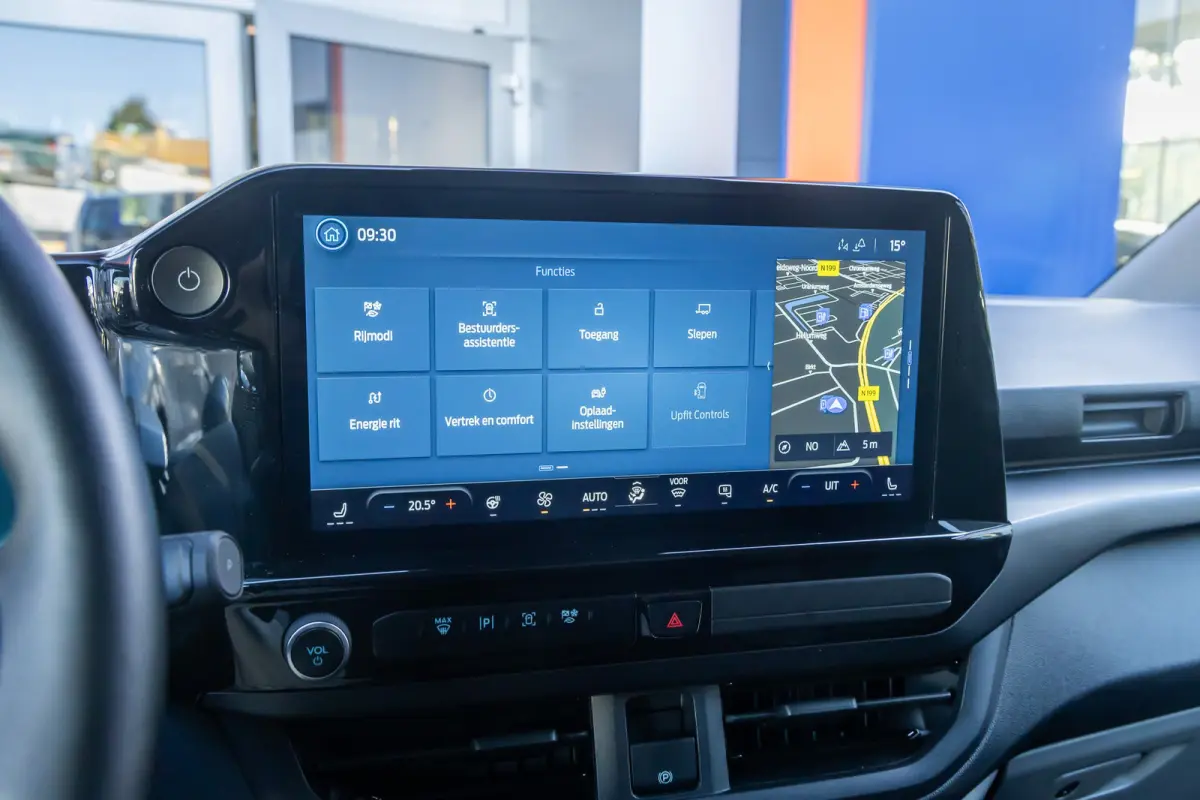 340 L2H1 Sport 71 kWh | Camera | Apple Carplay/Android Auto | Cruise adaptief | Stuur/stoel/voorruit verwarming | Keyless entry/start | Digitaal dashboard | Achteruitrijcamera | Apple Carpla