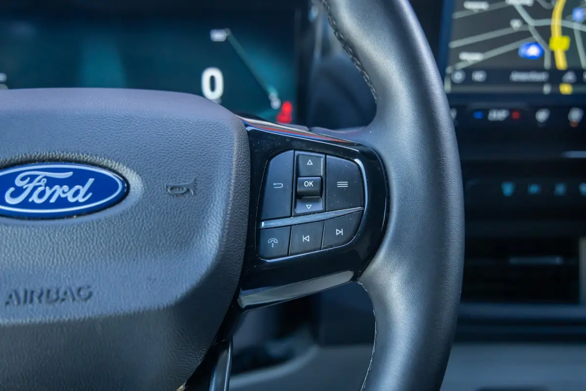340 L2H1 Sport 71 kWh | Camera | Apple Carplay/Android Auto | Cruise adaptief | Stuur/stoel/voorruit verwarming | Keyless entry/start | Digitaal dashboard | Achteruitrijcamera | Apple Carpla