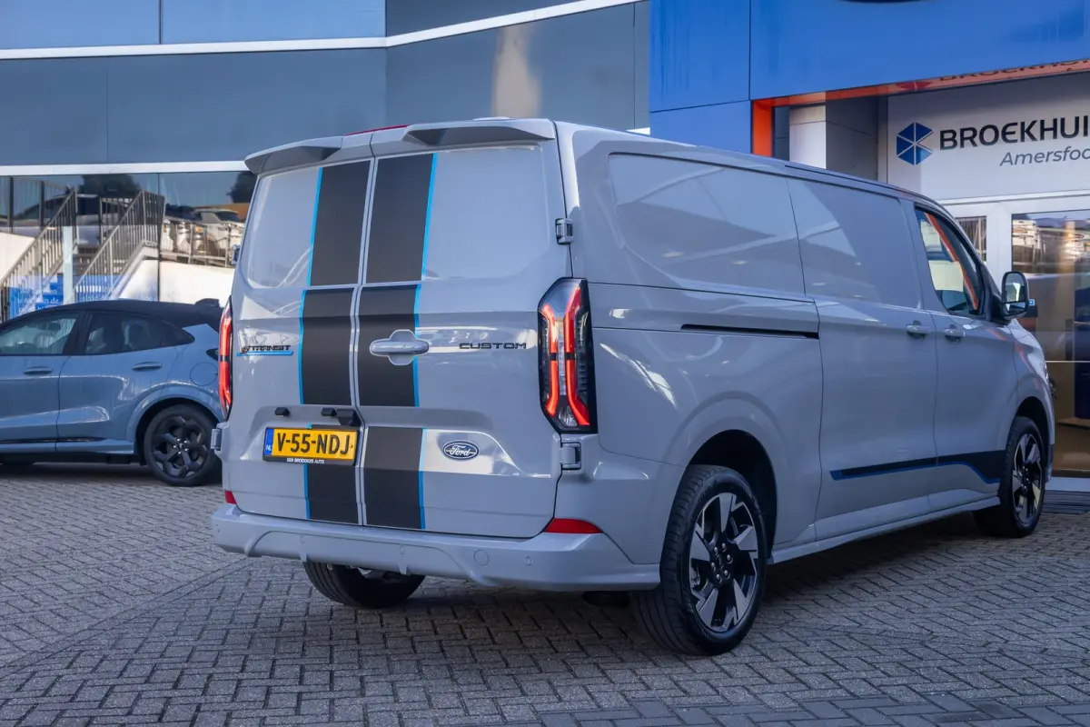 340 L2H1 Sport 71 kWh | Camera | Apple Carplay/Android Auto | Cruise adaptief | Stuur/stoel/voorruit verwarming | Keyless entry/start | Digitaal dashboard | Achteruitrijcamera | Apple Carpla