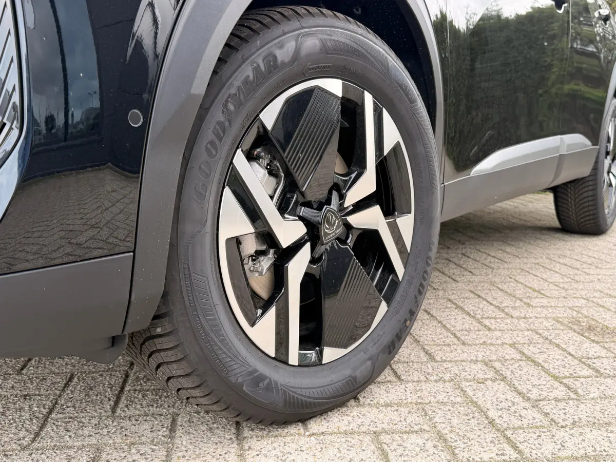 GT 1.2 Hybrid 145-PK | 17'' Lichtmetalen velgen KARAKOY | Active Safety Brake met camera en radar (automatisch noodremsysteem) met Distance Alert (waarschuwing dreigende aanrijding) | Advanc