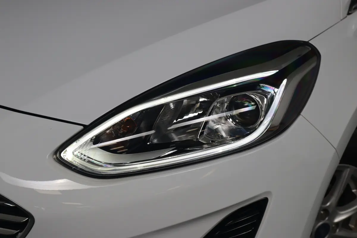 1.0 EcoBoost Titanium | 1e Eigenaar! | Dealer Onderhouden! | Navi By App | Airco | Cruise Control | LED | Parkeersensoren | Lichtmetalen Velgen