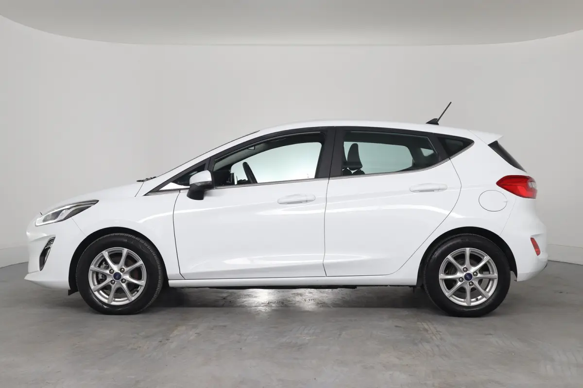 1.0 EcoBoost Titanium | 1e Eigenaar! | Dealer Onderhouden! | Navi By App | Airco | Cruise Control | LED | Parkeersensoren | Lichtmetalen Velgen