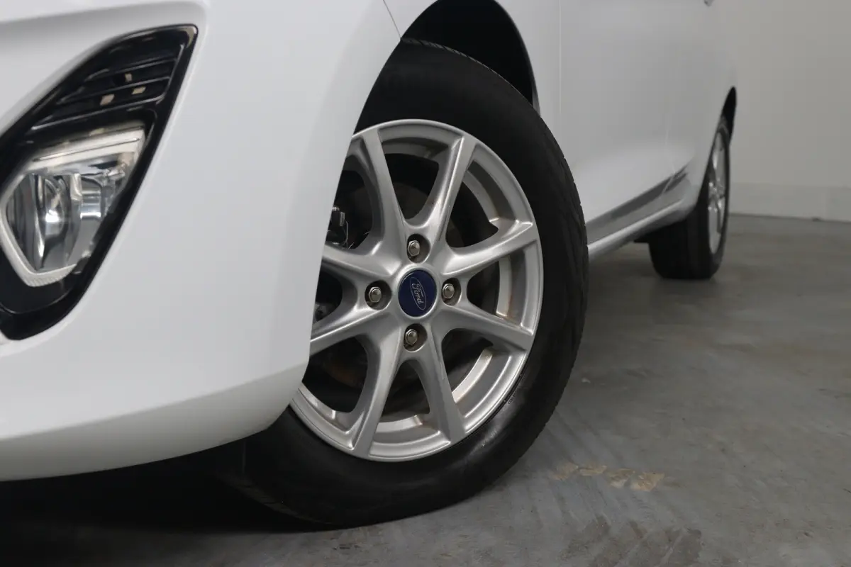 1.0 EcoBoost Titanium | 1e Eigenaar! | Dealer Onderhouden! | Navi By App | Airco | Cruise Control | LED | Parkeersensoren | Lichtmetalen Velgen
