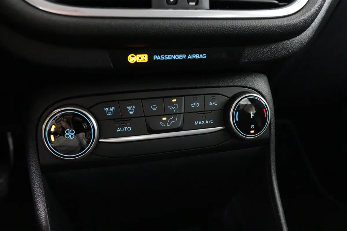 1.0 EcoBoost Titanium | 1e Eigenaar! | Dealer Onderhouden! | Navi By App | Airco | Cruise Control | LED | Parkeersensoren | Lichtmetalen Velgen