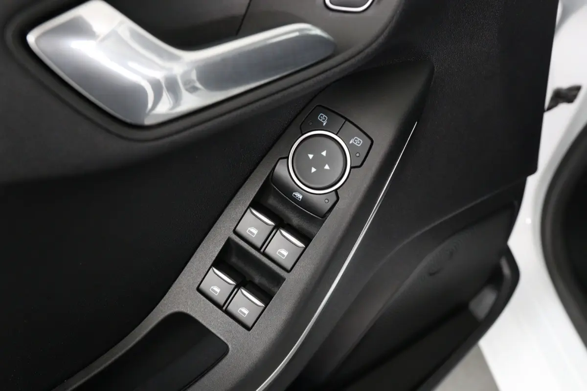 1.0 EcoBoost Titanium | 1e Eigenaar! | Dealer Onderhouden! | Navi By App | Airco | Cruise Control | LED | Parkeersensoren | Lichtmetalen Velgen