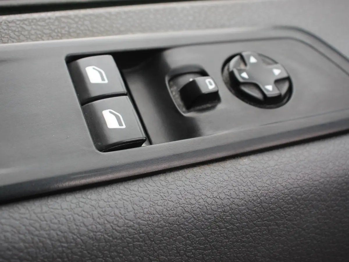 1.5 D-4D Cool Comfort Lang 9 Persoons Stoelverwarming Cruise Control Parkeersensoren DAB Bluetooth Airco