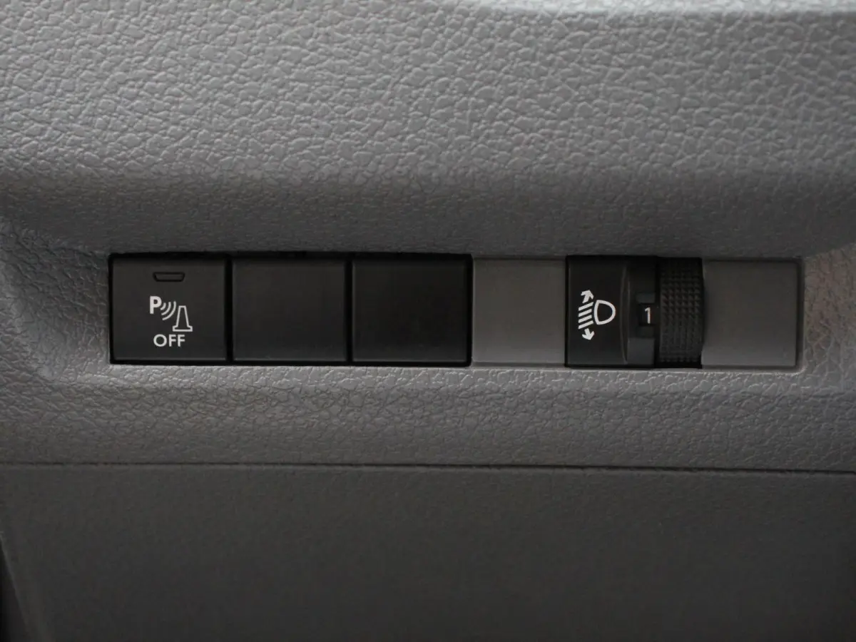 1.5 D-4D Cool Comfort Lang 9 Persoons Stoelverwarming Cruise Control Parkeersensoren DAB Bluetooth Airco