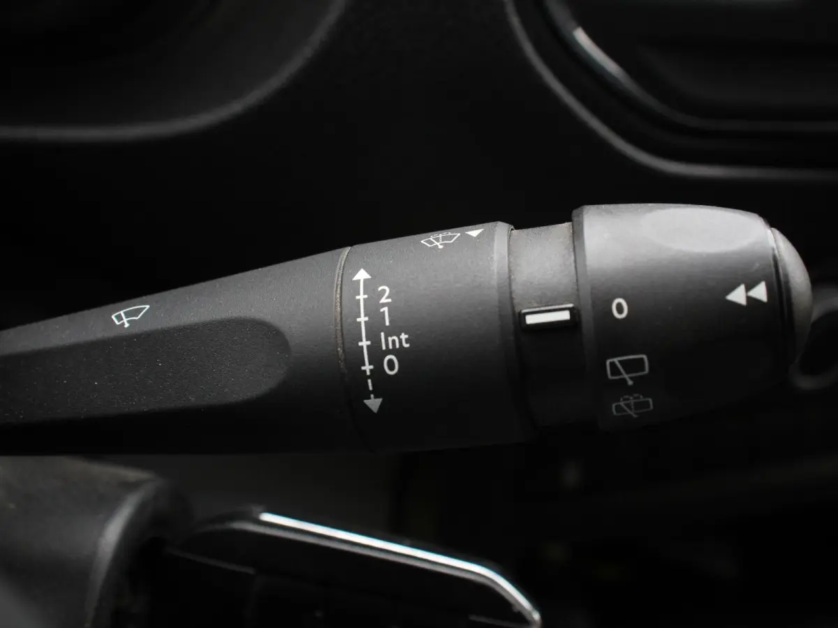 1.5 D-4D Cool Comfort Lang 9 Persoons Stoelverwarming Cruise Control Parkeersensoren DAB Bluetooth Airco