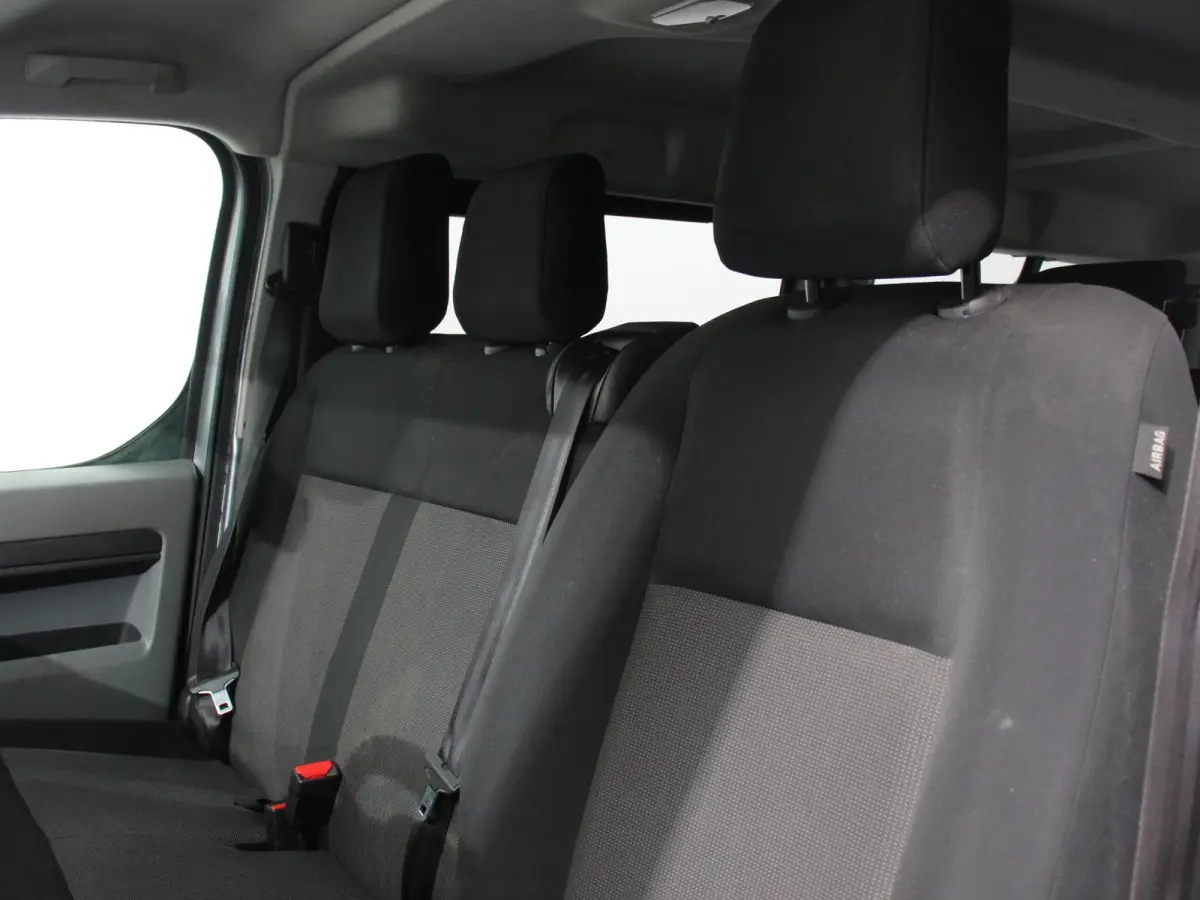 1.5 D-4D Cool Comfort Lang 9 Persoons Stoelverwarming Cruise Control Parkeersensoren DAB Bluetooth Airco