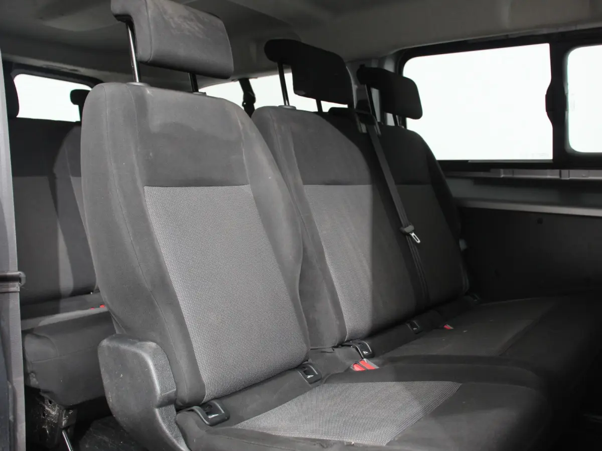 1.5 D-4D Cool Comfort Lang 9 Persoons Stoelverwarming Cruise Control Parkeersensoren DAB Bluetooth Airco
