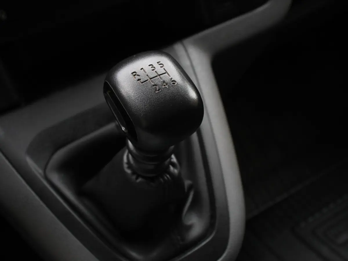 1.5 D-4D Cool Comfort Lang 9 Persoons Stoelverwarming Cruise Control Parkeersensoren DAB Bluetooth Airco
